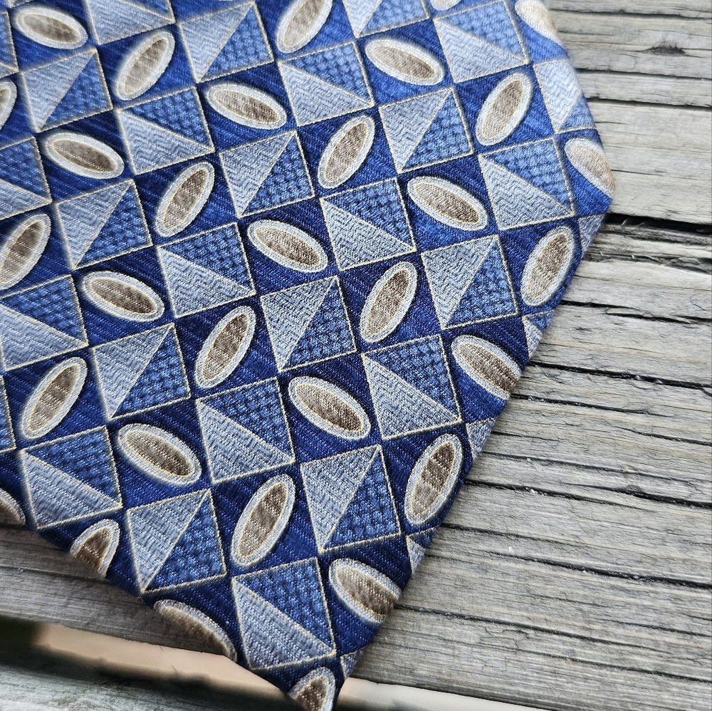 2 For $40. Geoffrey Beene 100% silk tie.